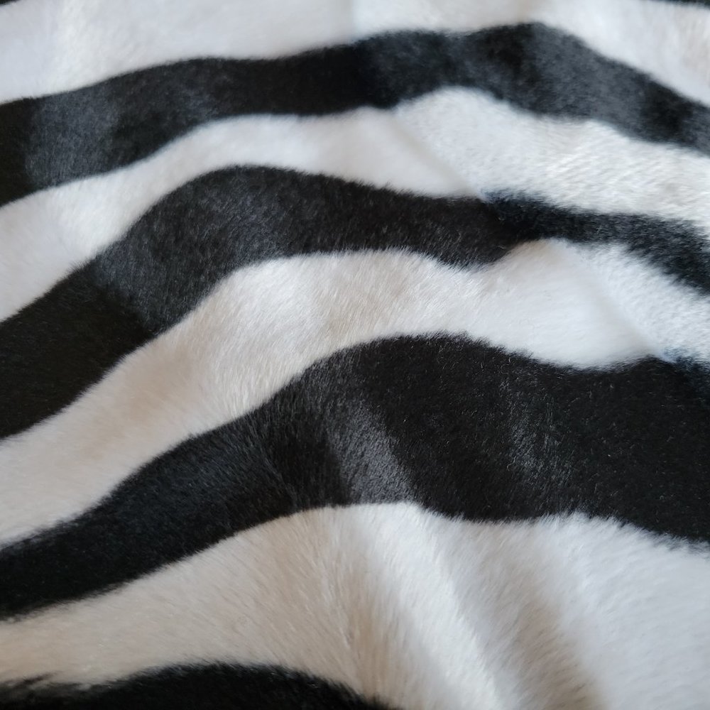 NWOT Plush velvety zebra print throw blanket with fringe - Picture 3 of 6